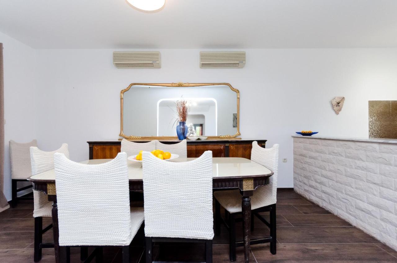 Apartments Milan Rakalj Extérieur photo
