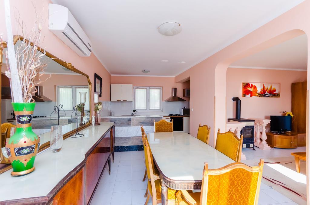 Apartments Milan Rakalj Extérieur photo